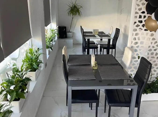 Хостел De Helene *